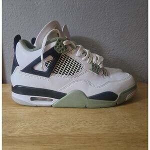 Air Jordan 4 Retro Women's Size 7.5 Seafoam AQ9129-103